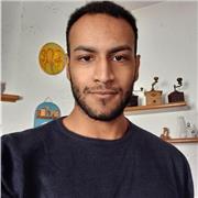 Studente di odontoiatria impartisce lezioni private di biologia