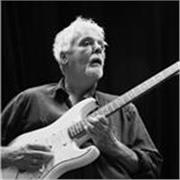 Cours de guitare acoustique et électrique tous styles excepté flamenco, classique et finger-picking
Possibilité cours d'harmonie, analyse et écriture