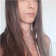 abogada realiza trabajos prácticos