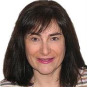 Profesora licenciada en Filología Inglesa con más de 7 años de experiencia. Experiencia con adultos en E.O.I. y en Institutos.