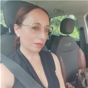 Docente, laureata in Economia impartisce lezioni di Matematica, fisica, chimica, latino