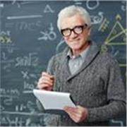 Profesor imparte clases de italiano