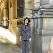 Ragazza per aiuto compiti in inglese o altre lingue