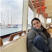 Profesora de todos los cursos, apta para todas las edades y niveles.