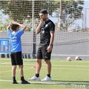 Entrenador de Fútbol con más de 10 años de experiencia 
Nativo Italiano 