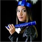 Professora (pedagoga) com experiência na função e desempenho