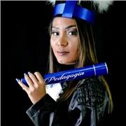 Professora (pedagoga) com experiência na função e desempenho