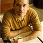 Insegnante di musica impartisce lezioni di pianoforte e composizione musicale