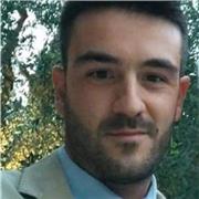 Ingegnere impartisce lezioni di materie scientifiche