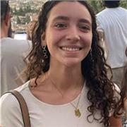 Soy una estudiante universitaria. Me encanta explicar y ayudar a personas de todos los niveles