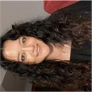 Tutora de inglés con título Cambridge para mejora de fluidez y entendimiento del idioma.