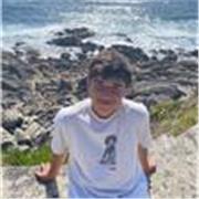 Joven con la titulación de la Eso y Bachiller, estudiando primero de ingeniería de organización industrial. Dominio la matematica