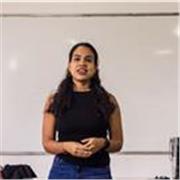 Soy una profesora de ingles joven y divertida. 