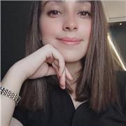 Aider les élèves à faire leurs devoirs et les aider à apprendre la langue rapidement