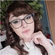Laureata in Lettere e Storia col massimo dei voti offre lezioni private online inerenti a queste due materie e affini, sia per le scuole medie e/o superiori che gradi più alti.
