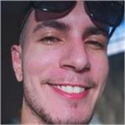 Estudante de Engenharia de Software excessivamente capacitado para te auxiliar a como usar um computador