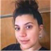 Profesor de español imparte clases a niños y adultos de todas las edades