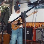 Guitarrista autodidacta con 5 años de experiencia. Resido en Galdakao.