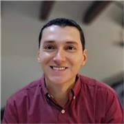 Muttersprachlicher Spanischlehrer bietet Online-Unterricht für Kinder, Jugendliche und Berufstätige an, Magister in Linguistik.