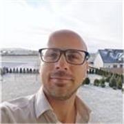 Laureato in biologia con dottorato in bioingegneria da lezioni private