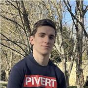 Professeur particulier donne des cours pour lycéens, collégiens, primaires