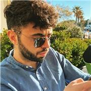 Studente laureato in biologia impartisce lezioni di biologia, chimica e matematica di base