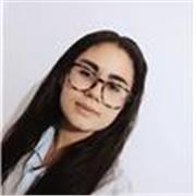 Profesora de español que imparte clases a personas de todas edades