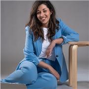 Soy Érika, profesional del marketing y la comunicación con años de experiencia en estrategia digital, branding y redes sociales.