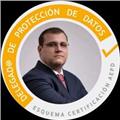 Profesor de derecho, versado en la práctica profesional de la abogacía y especializado en compliance y derecho digital.