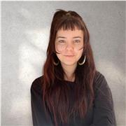 ¡Hola! Soy profesora de 18 años con experiencia en inglés, ortografía y matemáticas. Ofrezco clases divertidas y personalizadas