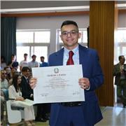Laureato in lingue impartisce lezioni di inglese a studenti liceali e istituti professionalizzanti, nonché preparazione a test