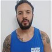 Profesor de matemáticas básicas ofrece clases a alumnos de todas las edades