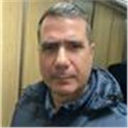 Profesor de Fútbol con más de 20 años de experiencia como jugador de fútbol da clases a niños