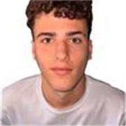 Entrenador de fútbol con experiencia trabajando con niños y jóvenes. Ofrezco clases personalizadas para mejorar la técnica