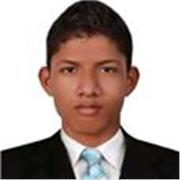 Profesor de informática imparte clases a jóvenes de secundaria
