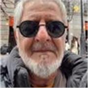Profesor titulado (Cambridge Certifies) con más de 25 años de experiencia en escuelas de New York. Clases online y presenciales.