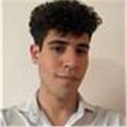 Profesor de idiomas que imparte clases on-line a alumnos de distintas edades