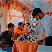I'm an international chess player who gives online and in person chess lessons in English from uk