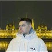 Chico joven, deportista con gran pasión por el fútbol, he trabajado entrenando chicos en escuelas deportivas 