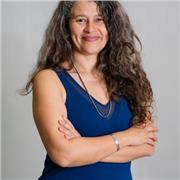 Profesora de habilidades digitales para que aprendas autonomía.