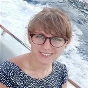 Neolaureata in Lingue, culture e società dell'Asia e dell'Africa Mediterranea offre ripetizioni di inglese e italiano