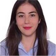 Profesora de inglés imparte clases para niños de todas las edades