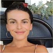 Respetuosa , empatica , responsable. A personas de cualquier edad.