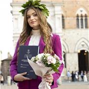 Laureata magistrale impartisce lezioni di inglese, italiano, storia e altre materie umanistiche