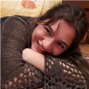 Studentessa universitaria dà ripetizioni di inglese