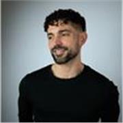 Former detective with training and coaching expertise, offering transferable skills to those needing focus and clarity under stres