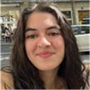 Estudiante de Traducción e Interpretación, con C1 de ingles y B2 de francés a la que le encanta enseñar idiomas a los niños.