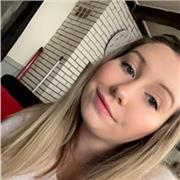 Professeur particulier donne des cours aux enfants pour les matières Français, mathématique