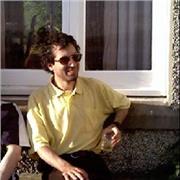 Insegno Inglese livello madrelingua: ho esperienza sia con lezioni private per adulti, sia in scuole dell'infanzia.