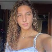 Soy una persona muy trabajadora, estudiante de magisterio para un futuro seré profesora y me gustaría dar clases a niños